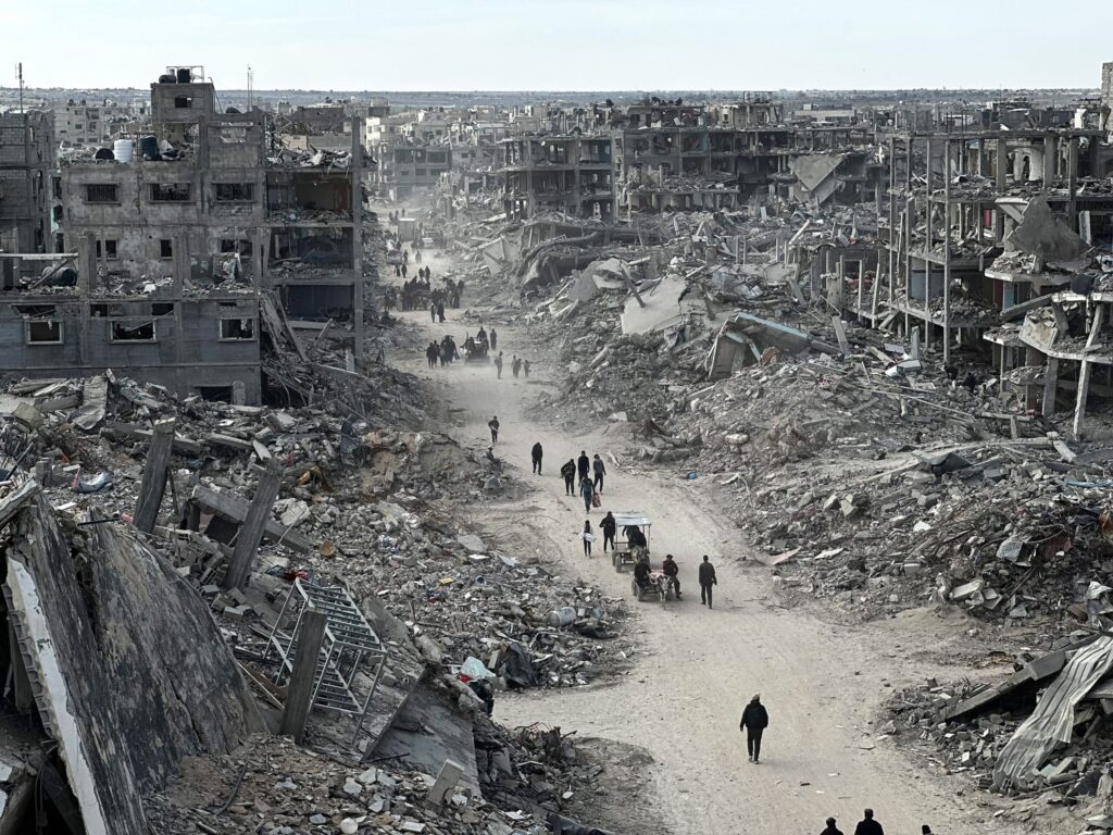 an image showcasing destruction in gaza due to war