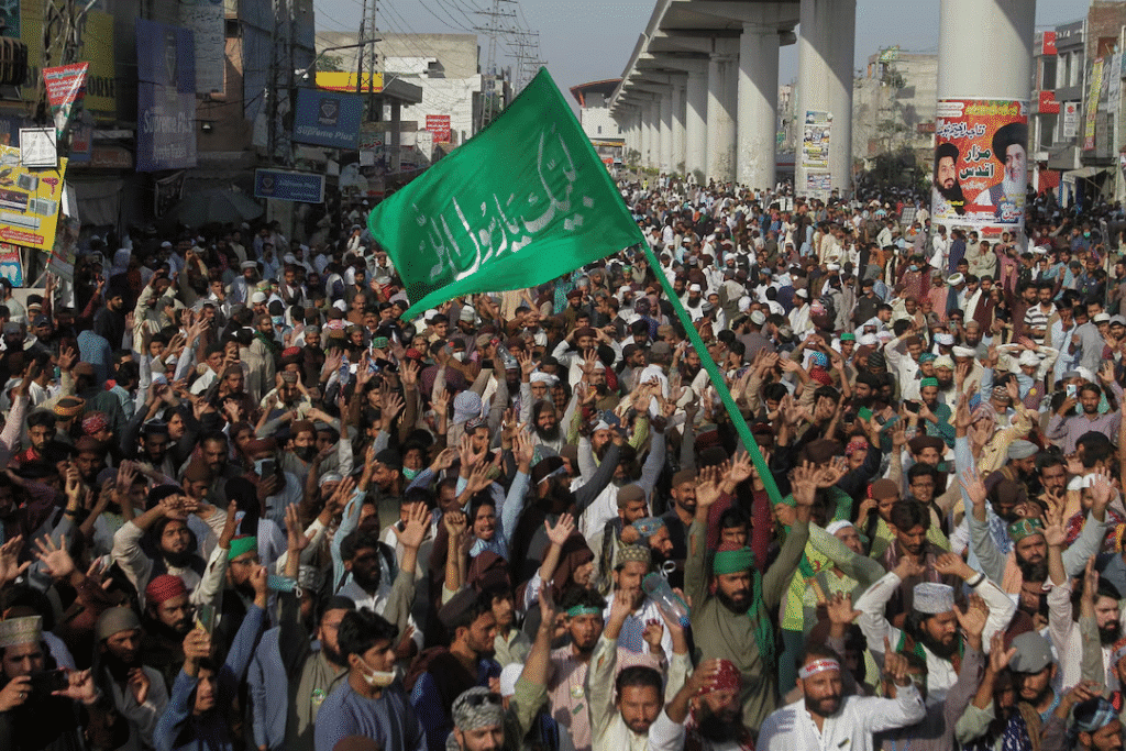 TLP Protesters Protesting in Lahore