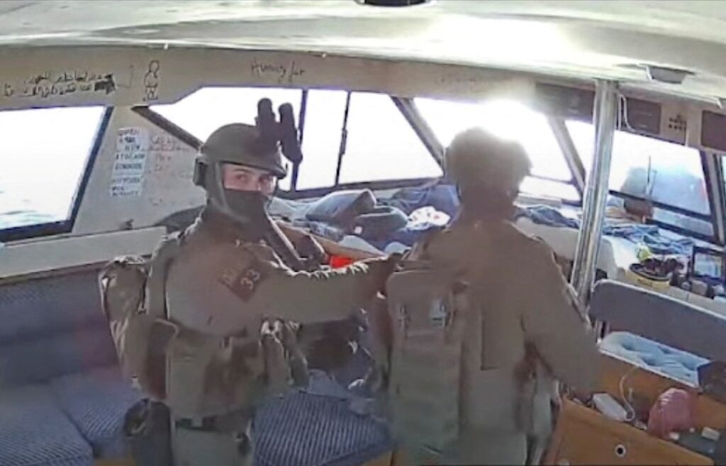israeli soldiers intercepting global sumud flotilla boats