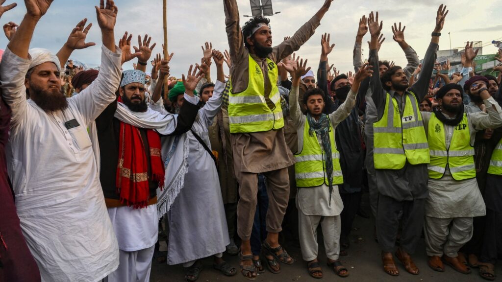 tlp protester protesting in lahore